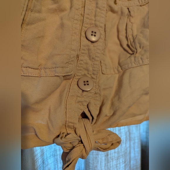 Tan Button-Down Sleeveless Top - Picture 3 of 4